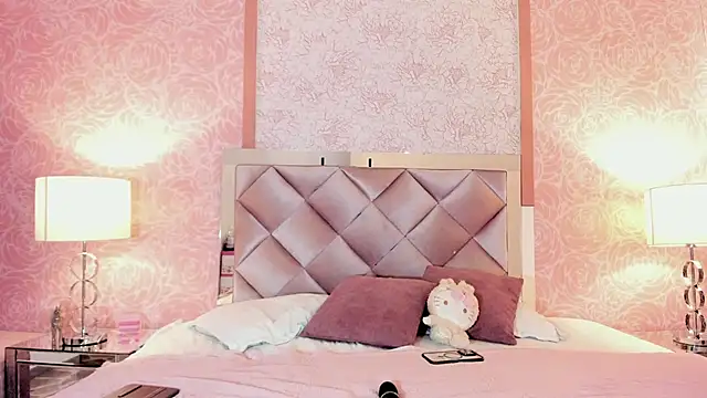 Lezy  online show from 10.31.25