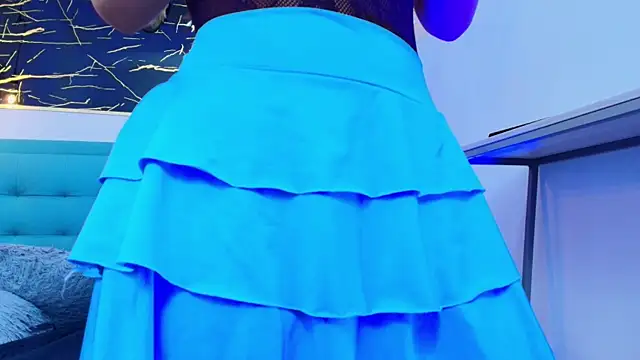 Cloeandtyfanny online show from 10.04.25