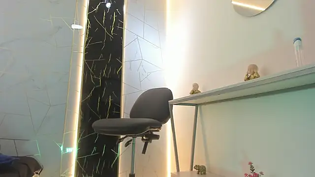 Snapshot of Cloeandtyfanny chatting on 03.21.26 Cloeandtyfanny online show from 03.21.26