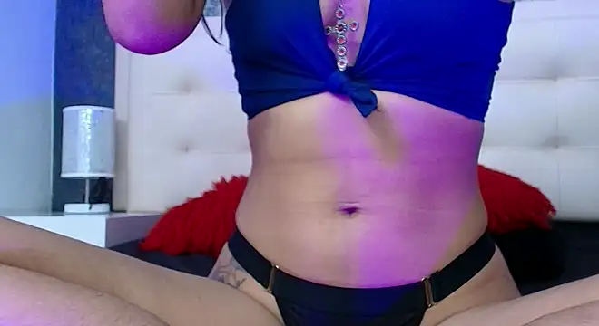 Snapshot of Cloeandtyfanny chatting on 04.15.26 Cloeandtyfanny online show from 04.15.26