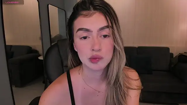 Snapshot of PaulinaSantos_ chatting on 03.09.25 PaulinaSantos online show from 03.09.25