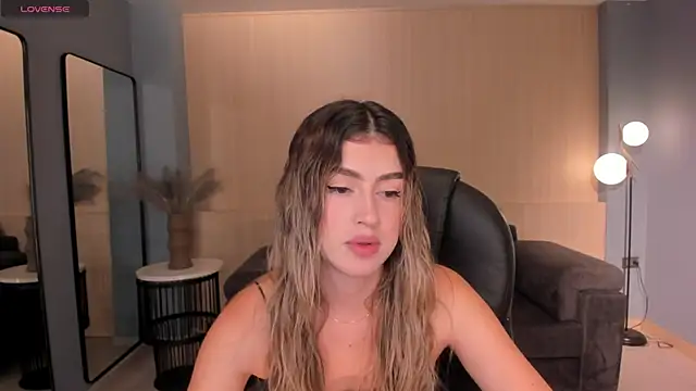 Snapshot of PaulinaSantos_ chatting on 03.14.25 PaulinaSantos online show from 03.14.25