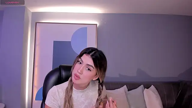 Snapshot of PaulinaSantos_ chatting on 03.19.25 PaulinaSantos online show from 03.19.25