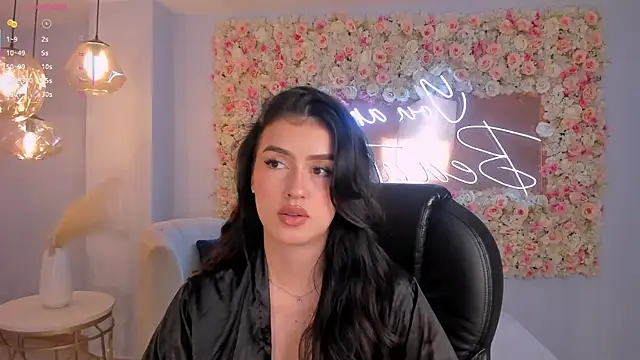 Snapshot of PaulinaSantos_ chatting on 11.01.25 PaulinaSantos online show from 11.01.25