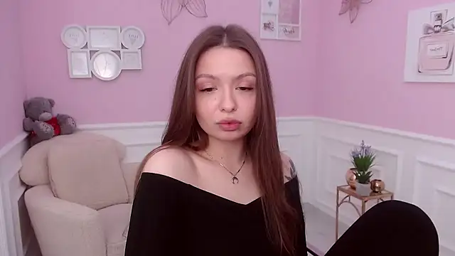 LucySkilar online show from 12.03.24