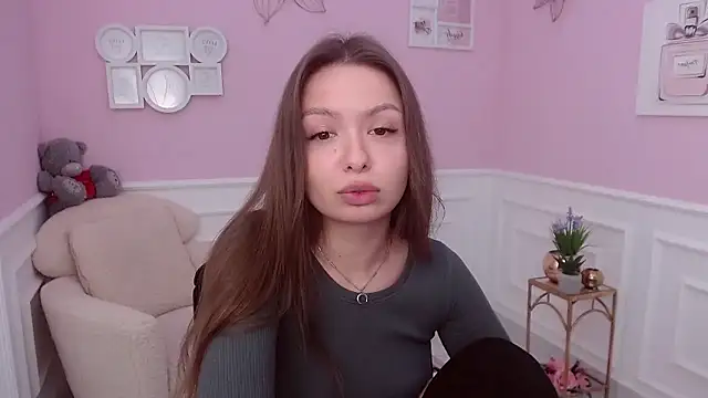 LucySkilar online show from 12.12.24