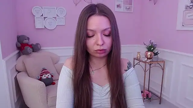 LucySkilar online show from 02.20.25