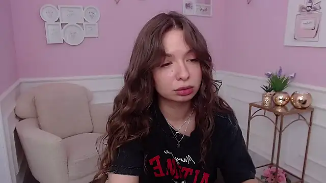 LucySkilar online show from 10.06.25