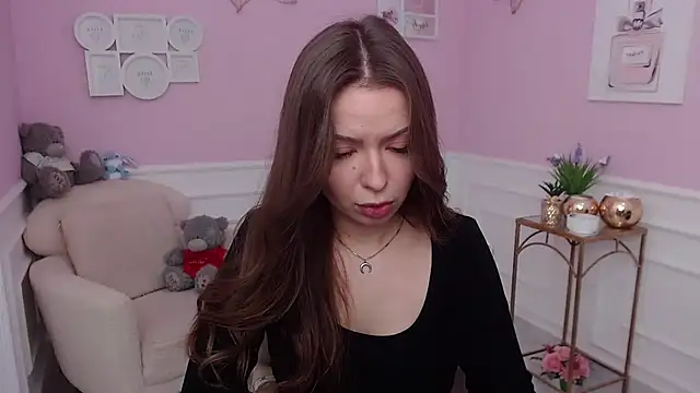 LucySkilar online show from 11.20.25