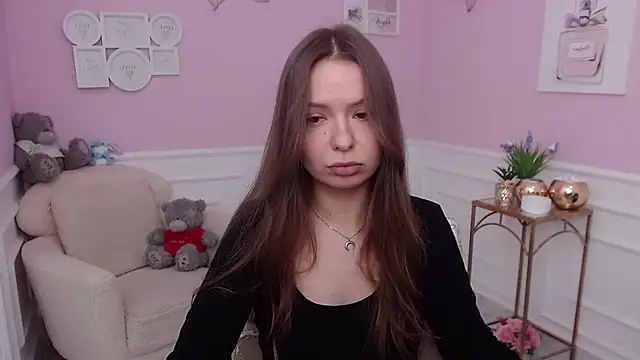 LucySkilar online show from 11.23.25