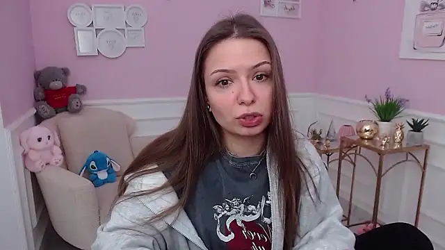 Snapshot of LucySkilar chatting on 01.19.26 LucySkilar online show from 01.19.26