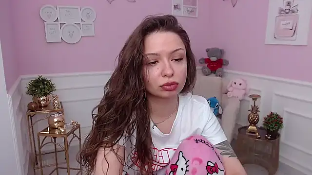 Snapshot of LucySkilar chatting on 02.05.26 LucySkilar online show from 02.05.26