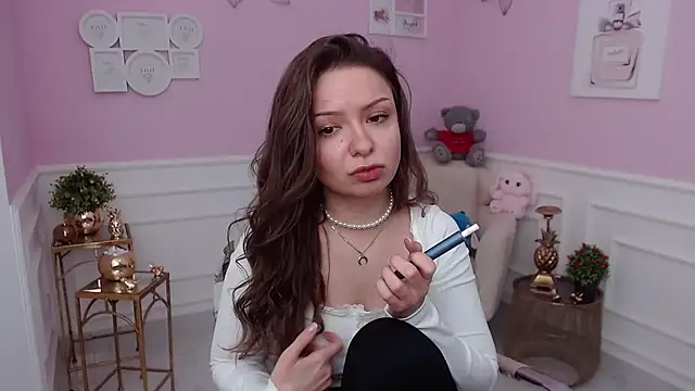 Snapshot of LucySkilar chatting on 02.13.26 LucySkilar online show from 02.13.26