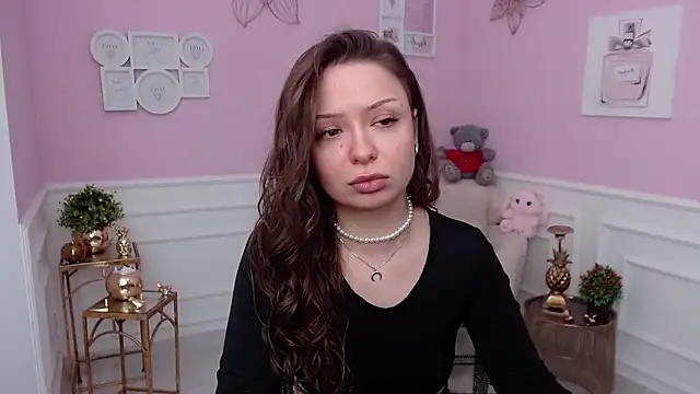 Snapshot of LucySkilar chatting on 02.15.26 LucySkilar online show from 02.15.26