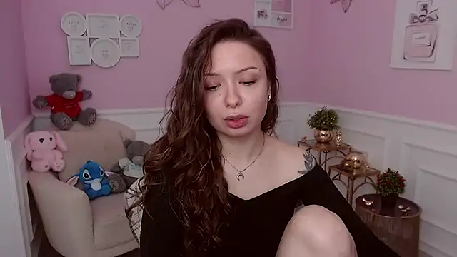 Snapshot of LucySkilar chatting on 03.22.26 LucySkilar online show from 03.22.26
