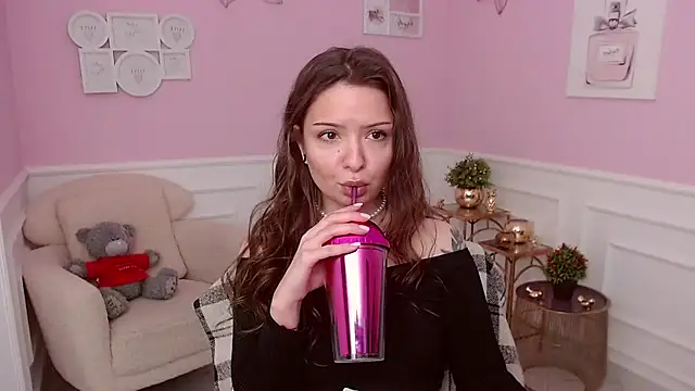 Snapshot of LucySkilar chatting on 03.31.26 LucySkilar online show from 03.31.26