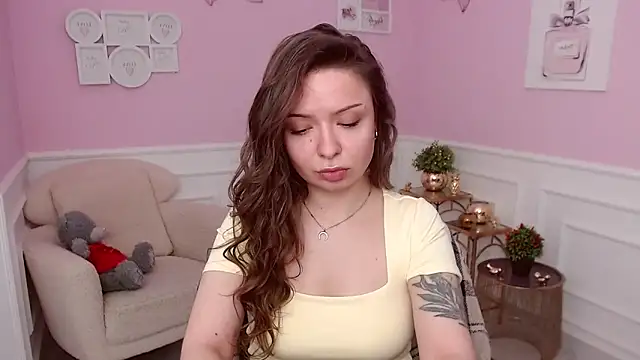 Snapshot of LucySkilar chatting on 04.02.26 LucySkilar online show from 04.02.26