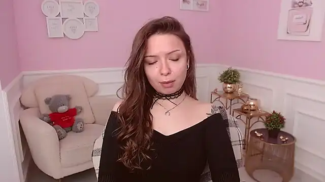 Snapshot of LucySkilar chatting on 04.13.26 LucySkilar online show from 04.13.26