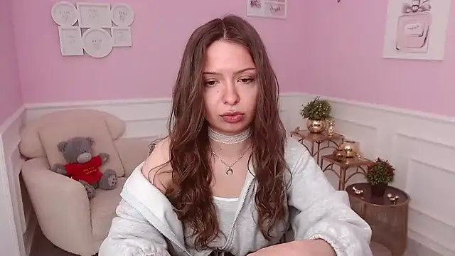 Snapshot of LucySkilar chatting on 04.14.26 LucySkilar online show from 04.14.26