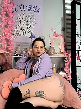 Snapshot of mamiedonuts chatting on 03.04.25 mamiedonuts online show from 03.04.25