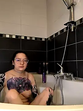 Snapshot of mamiedonuts chatting on 03.05.25 mamiedonuts online show from 03.05.25