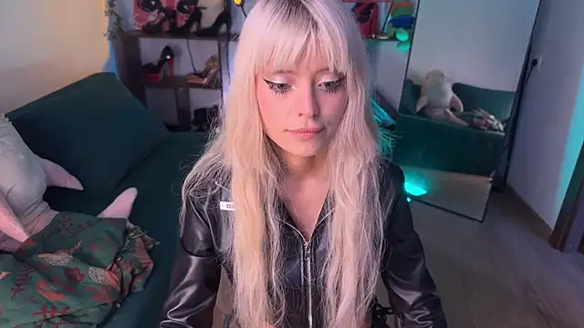 Snapshot of Eerectioneering chatting on 09.22.25 Eerectioneering online show from 09.22.25