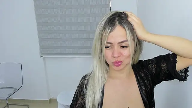 nicole valencia  online show from 01.05.26