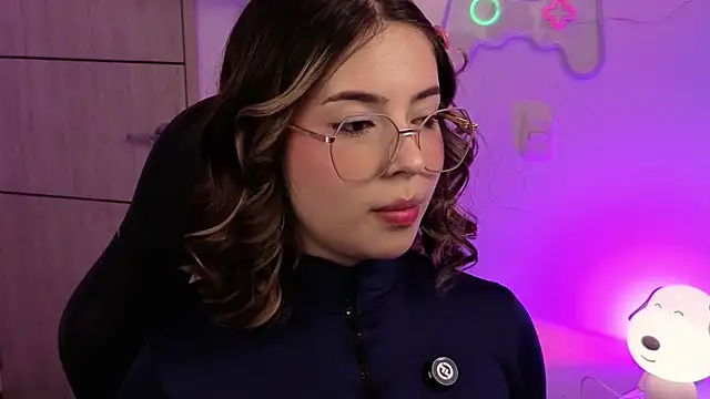Snapshot of EmilyMiller_ chatting on 06.19.26 EmilyMiller online show from 06.19.26