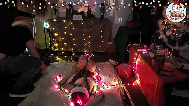 Snapshot of tayshie chatting on 12.24.24 tayshie online show from 12.24.24