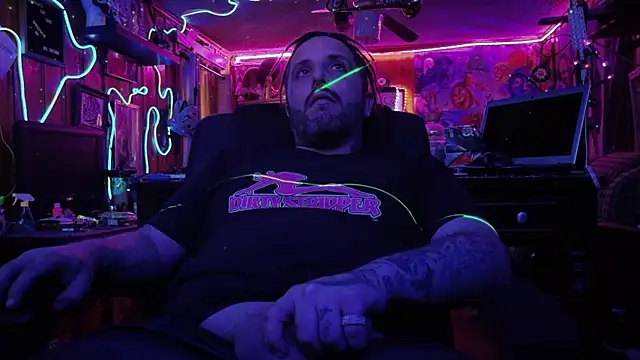 Snapshot of tayshie chatting on 11.08.25 tayshie online show from 11.08.25