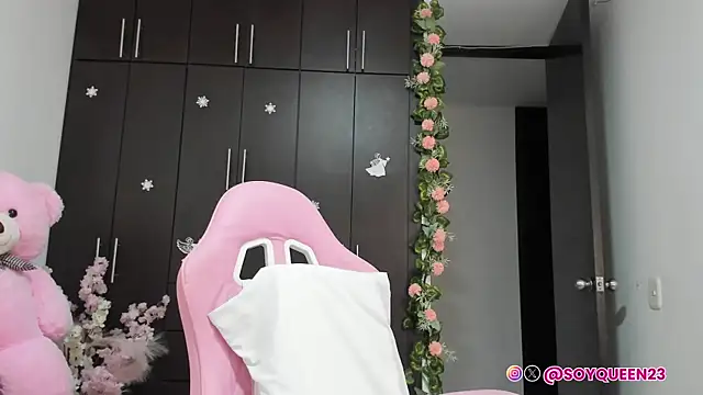 Snapshot of Soyqueen chatting on 09.21.25 Soyqueen online show from 09.21.25