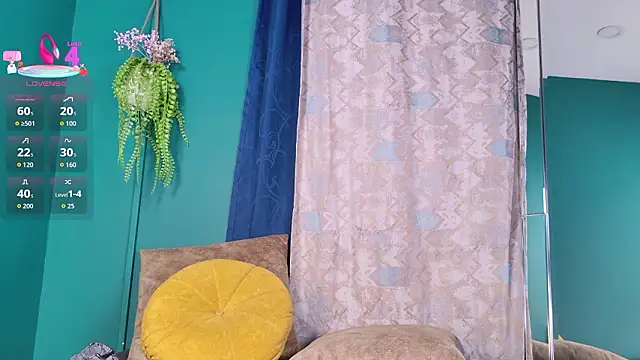 Layla 17 online show from 04.01.26