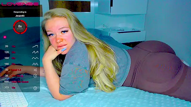 kitti kaattt online show from 11.18.25