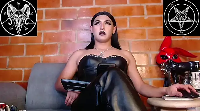Snapshot of Domina_Lilith chatting on 02.17.25 Domina Lilith online show from 02.17.25