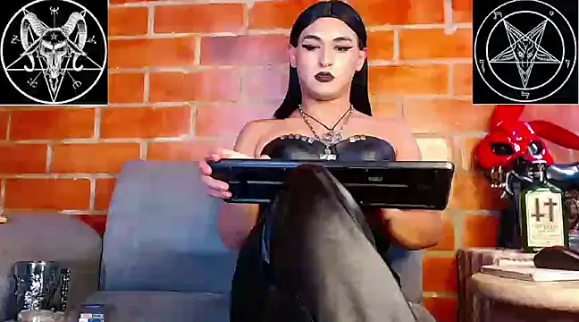 Snapshot of Domina_Lilith chatting on 02.20.25 Domina Lilith online show from 02.20.25