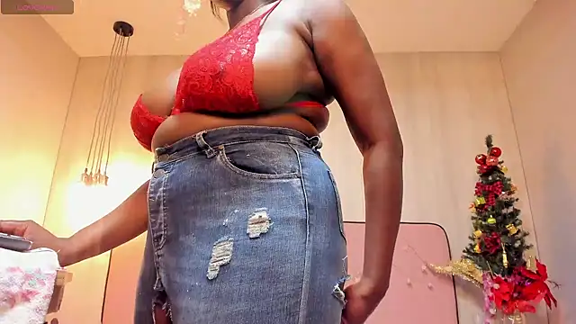 ShairaCoxx online show from 12.23.24