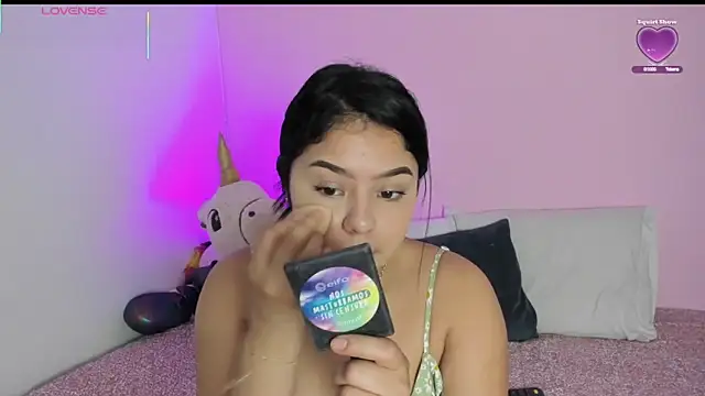 Snapshot of Oriana_Guzman chatting on 10.20.25 Oriana Guzman online show from 10.20.25