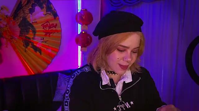 albaismynameX online show from 10.25.25