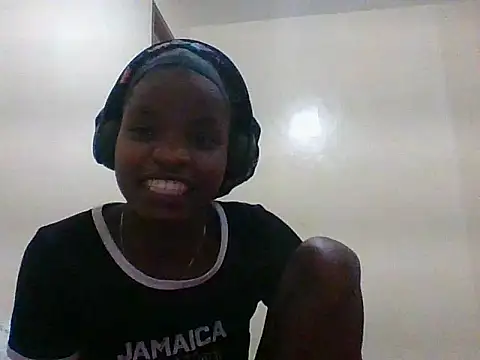 Snapshot of hotgal1112 chatting on 10.03.25 hotgal1112 online show from 10.03.25