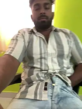 Handsomehunk 4U online show from 02.27.25