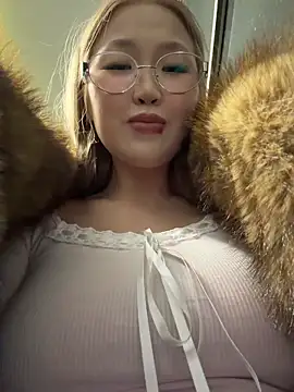 Snapshot of Aiko_Yumi chatting on 02.20.26 Aiko Yumi online show from 02.20.26