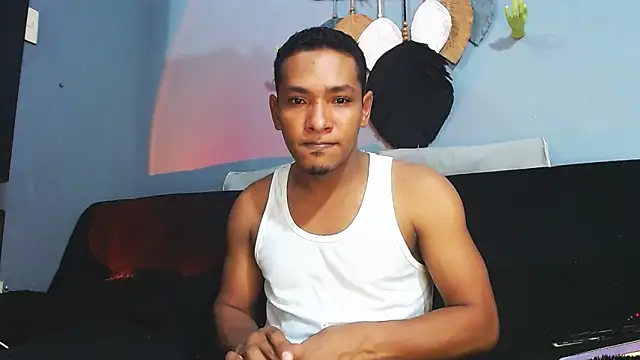 Snapshot of Grandeygruesa1 chatting on 05.14.26 Grandeygruesa1 online show from 05.14.26