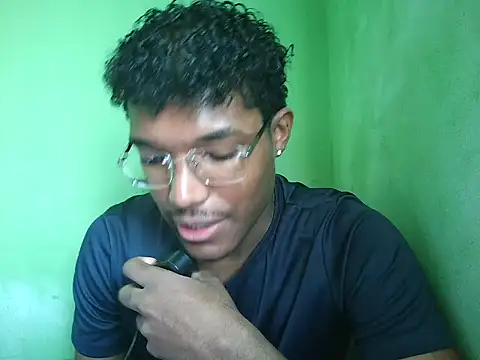 Snapshot of Oliveira2344 chatting on 04.17.26 Oliveira2344 online show from 04.17.26
