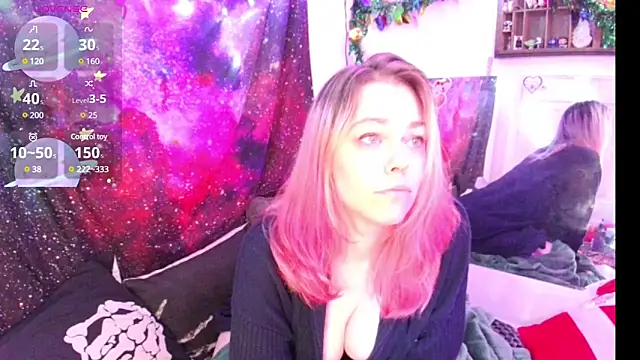 Snapshot of EverlyEster chatting on 12.07.24 EverlyEster online show from 12.07.24