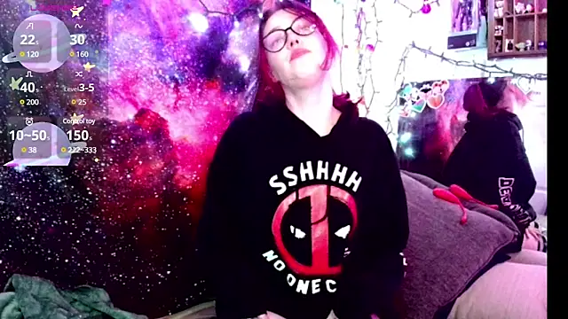 Snapshot of EverlyEster chatting on 01.16.25 EverlyEster online show from 01.16.25