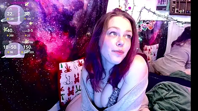 Snapshot of EverlyEster chatting on 02.04.25 EverlyEster online show from 02.04.25