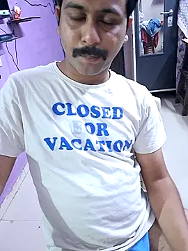 Snapshot of GlassBarge9 chatting on 01.05.25 GlassBarge9 online show from 01.05.25