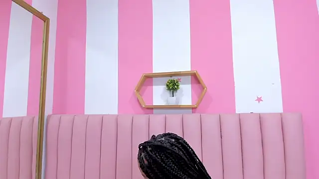 ISABELLA 020 online show from 02.15.25