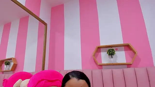 ISABELLA 020 online show from 10.28.25