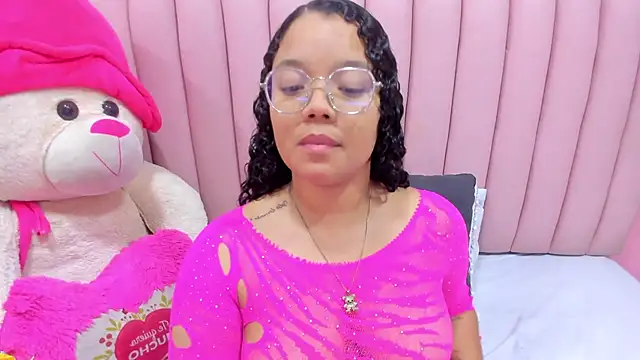 ISABELLA 020 online show from 11.25.25